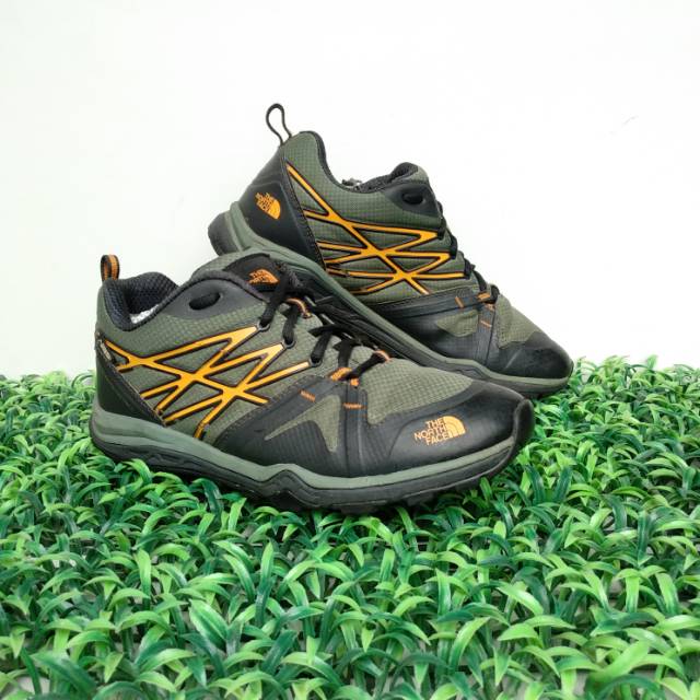 Sepatu montrail
