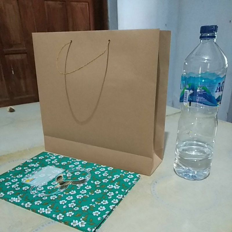 

Paperbag 34x9x32 cm Besar