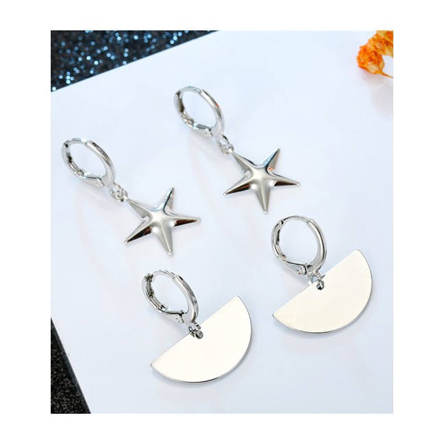 LRC Anting Tusuk Fashion Geometric Earrings D46074