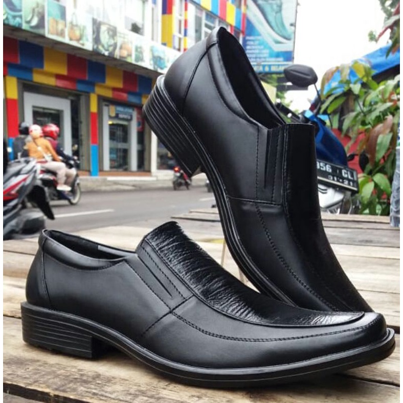 /garansi original/Sepatu Pria Pantofel Hitam formal   Fantofel  Kerja Kulit original sapi  asli berkualitas model terbaru casual  tready  kekinian murah Bandung Jakarta Banten Lampung Yogyakarta Jambi Medan  100%