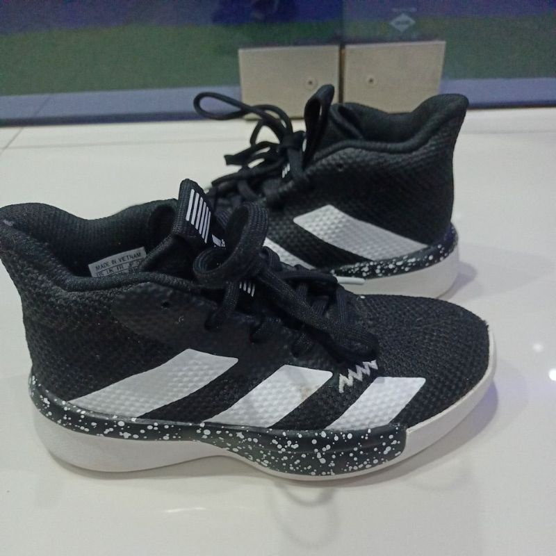 sepatu anak Adidas Basketball Original 100% usia 5thn