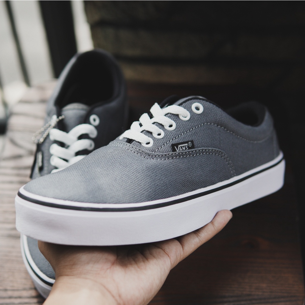 Sepatu Authentic Black White Sneakers Authentic Hitam Putih