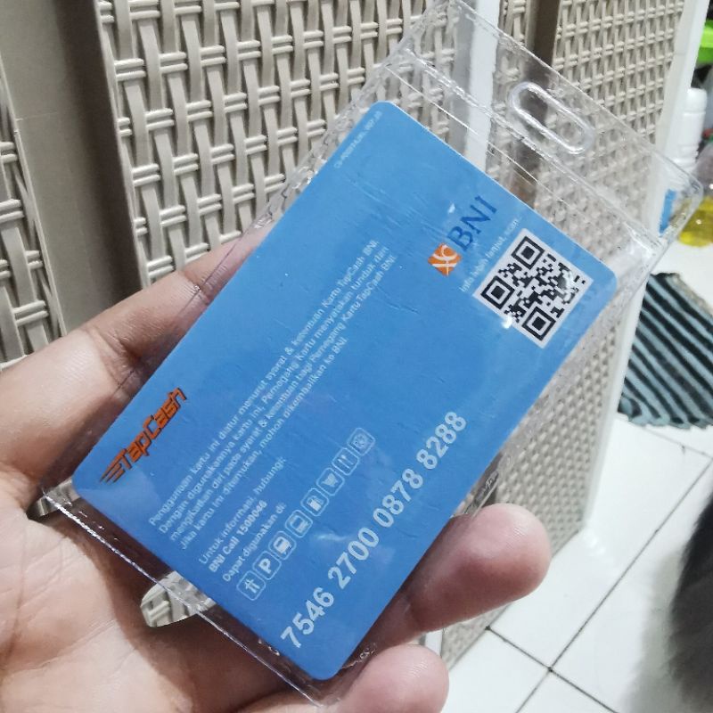 

Plastik Kartu Transparan Tebal Bening Sampul Kantong ID Card