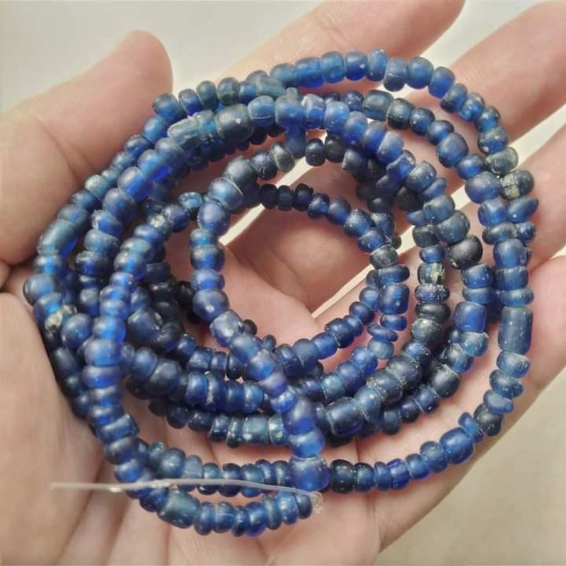 Kalung Manik Kuno Tua Warna Biru Glass Temuan Galian Jatim