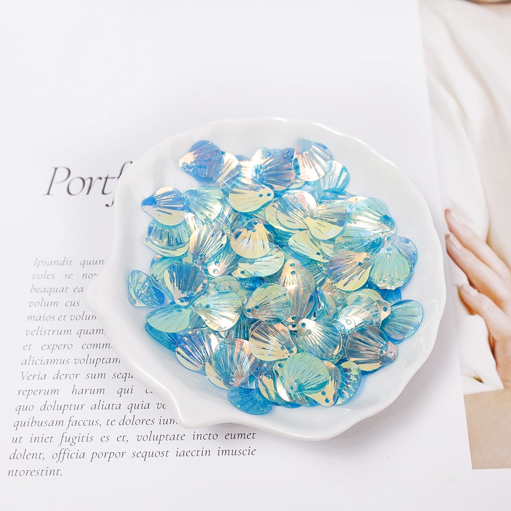 90pcs / Pak Payet Glitter Kerang Bahan PVC Warna Gradasi Untuk Dekorasi Tas / Pakaian / Rumah DIY