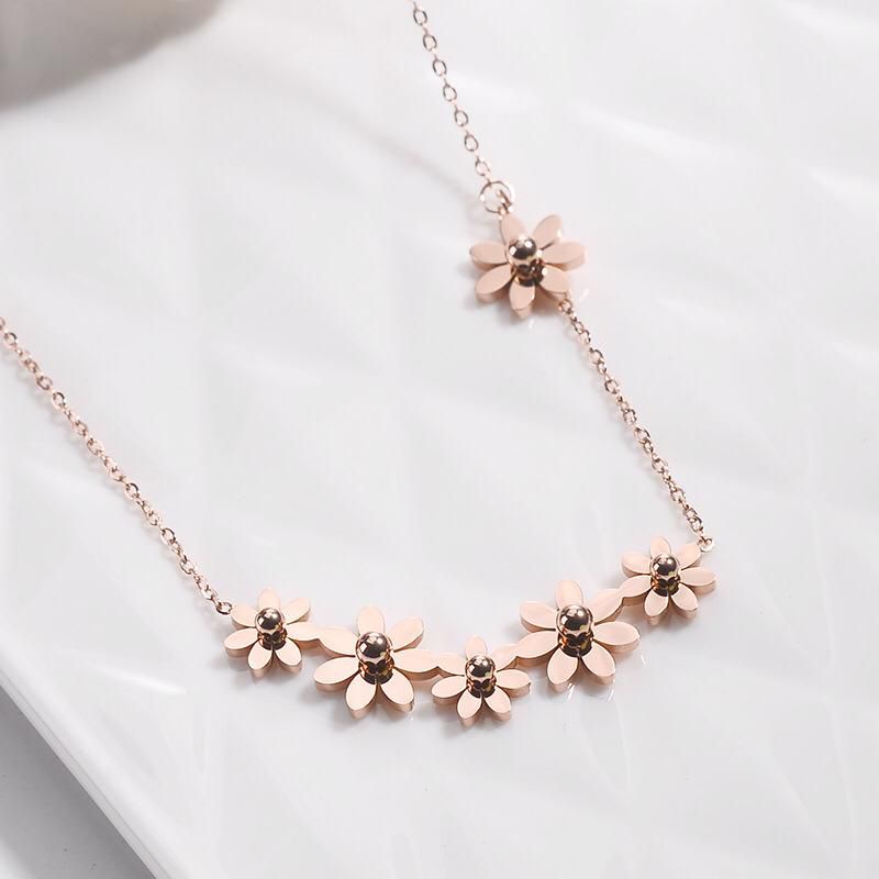 Kalung Bunga Daisy Titanium Anti Karatan