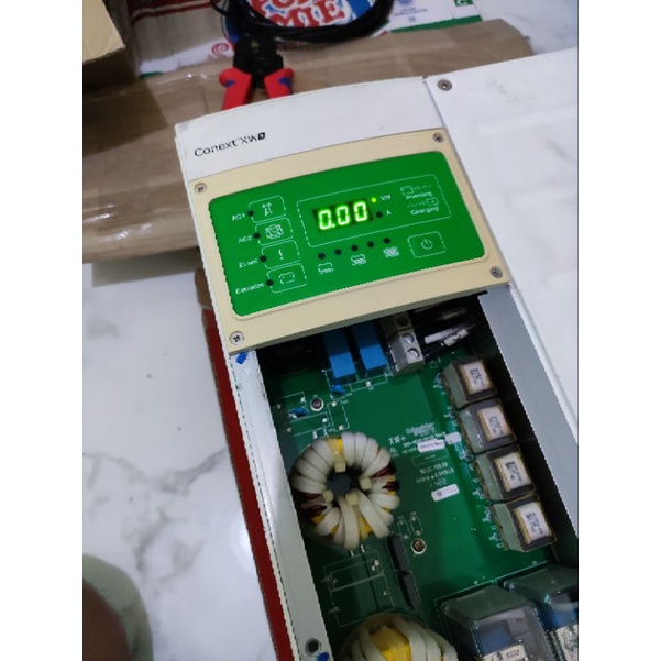 Schneider XW+ 8548 / WX 6048 - Hybrid Inverter / Charger Low Frequncy