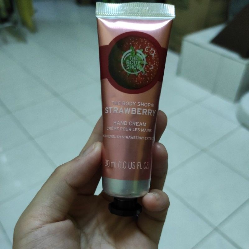 The Body Shop Strawberry Hand Cream 30ml ,krim tangan