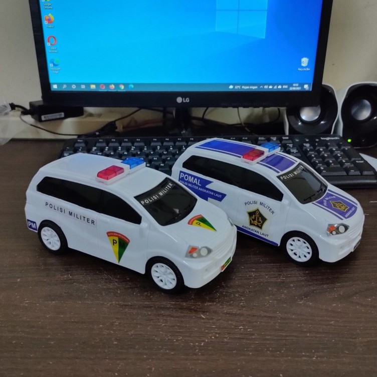 Mainan Mobil Polisi Avanza - Mainan Diecast