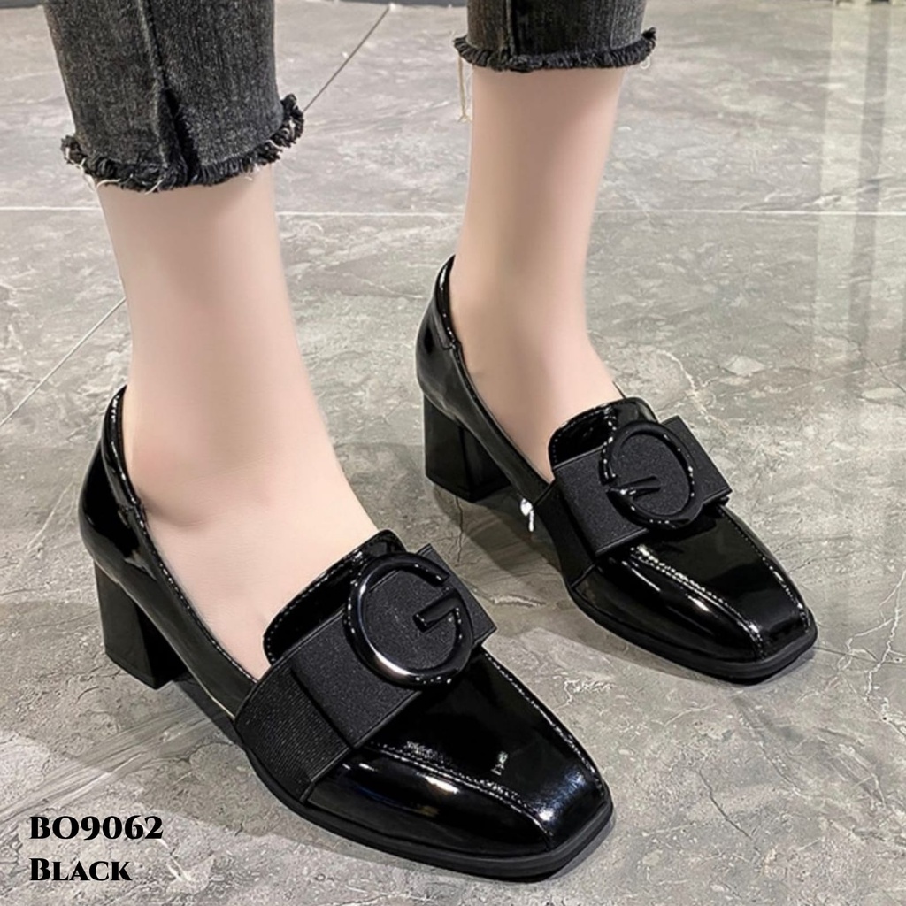 WYN SEPATU BOOTS HEELS KOREA BAHAN GLOSSY MODEL ELEGENT COCOK BUAT KANTORAN BO9062