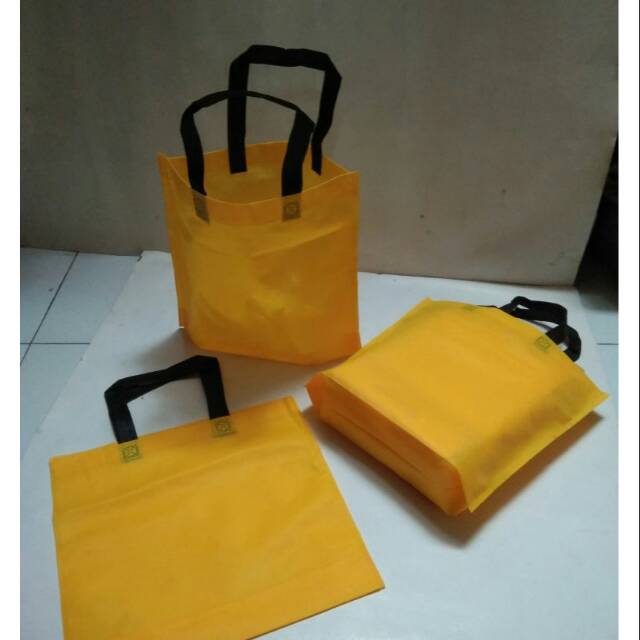 

Tas goodiebag polosan ukuran 35x33x8