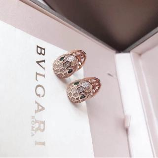 Anting Tusuk Desain Bunga  Mawar  Warna Rose Gold untuk  