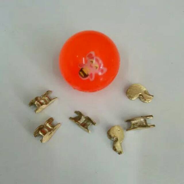 BOLA BEKEL DAN BIJI KUNINGAN