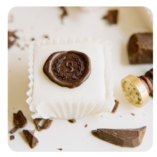 

DIY Chocolate Wax Seals /Chocolate Wax Seals on Poured Fondant Honey Cupcakes / stamp coklat