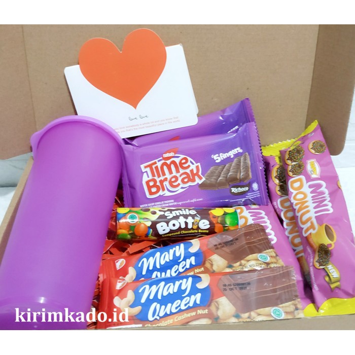 

SPECIAL GIFT / paket hampers hadiah valentine coklat +kartu ucapan + box kado cantik