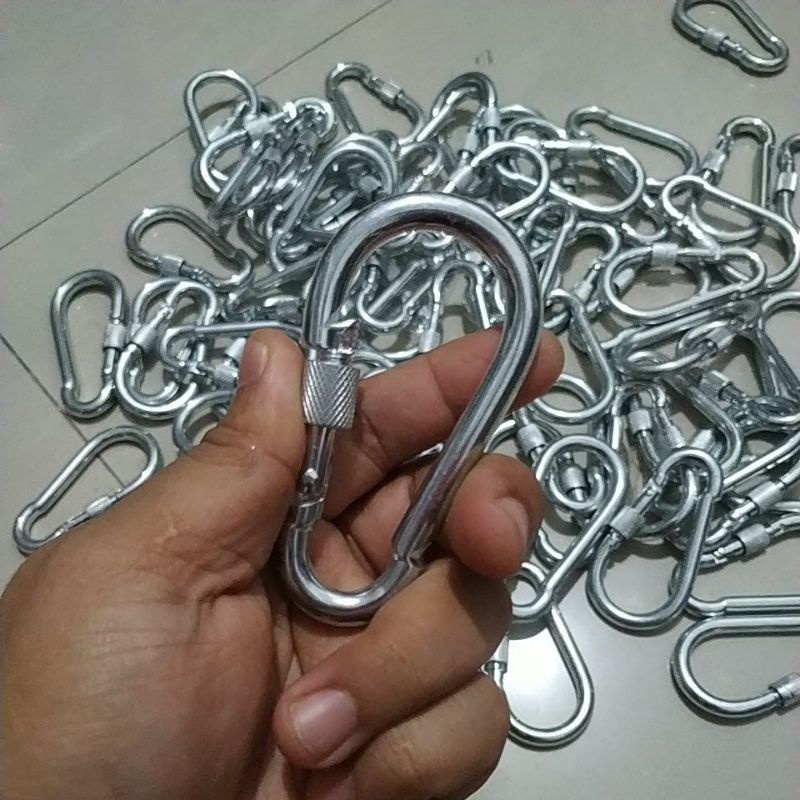 carabiner karabiner besi jumbo foto real