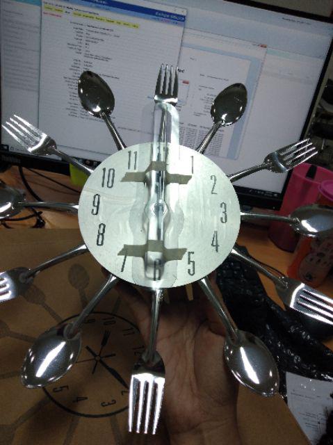 Jam Dinding 3d Model Sendok Garpu Silver Diameter 28 Cm