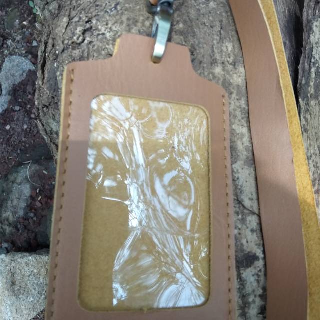 

Tempat idcard bahan kulit/name tag holder kulit asli