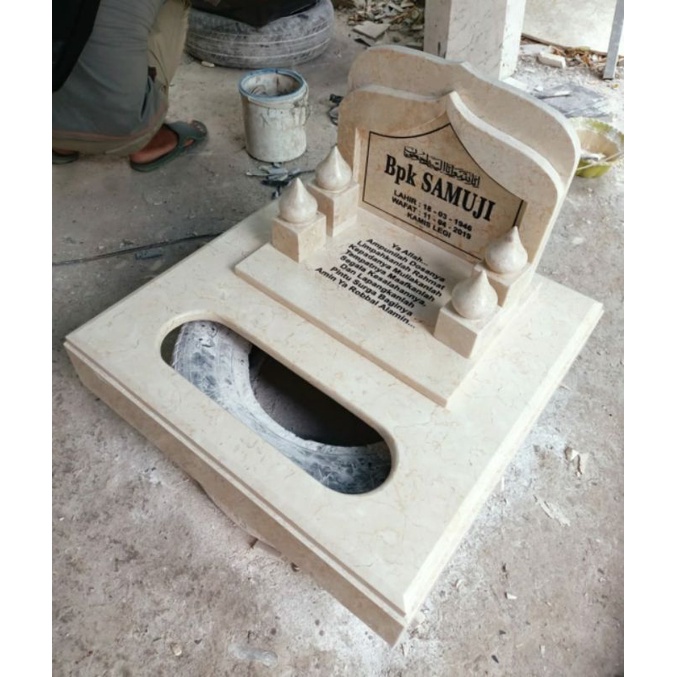 Maesan Makam Marmer Model Masjid