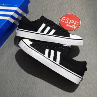black adidas nizzas