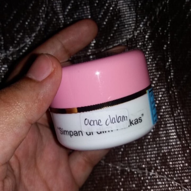 

Acne dalam