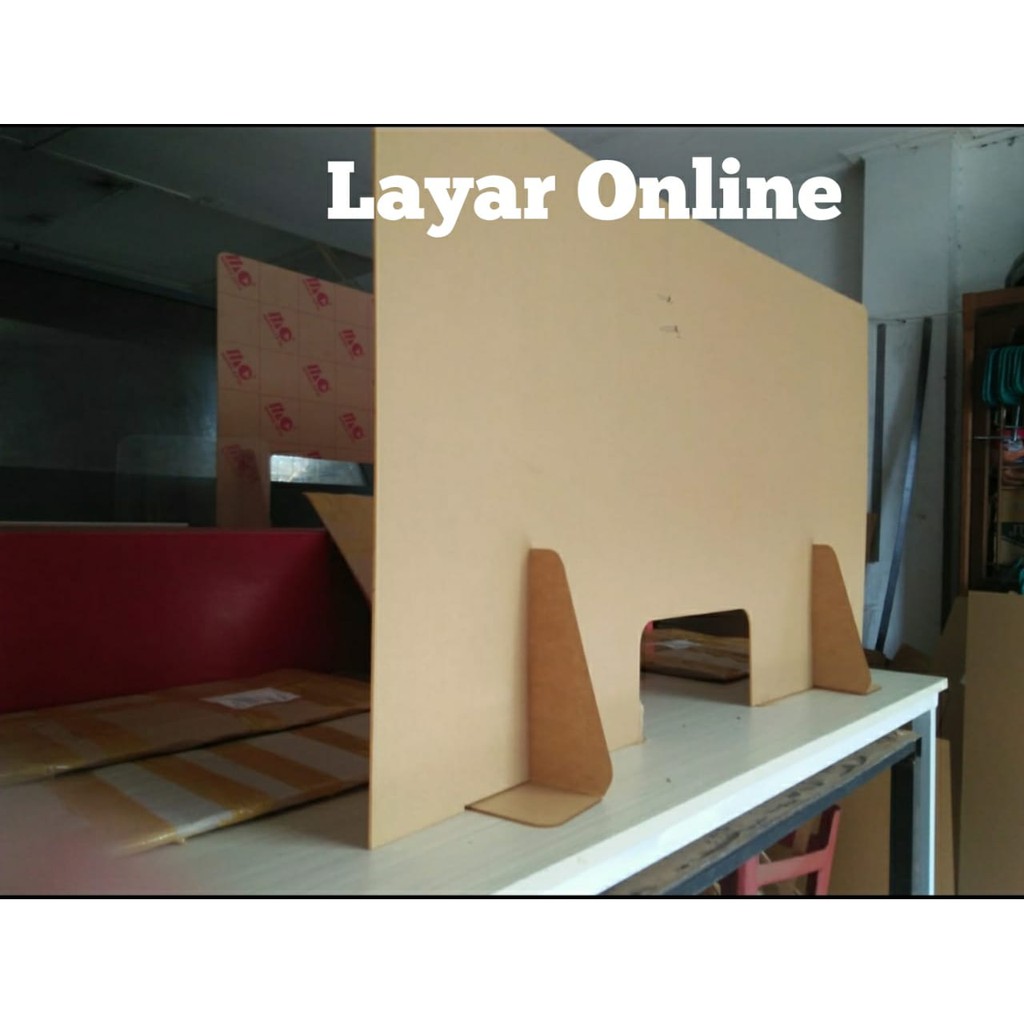 

Promo Sekat Acrylic 2mm Lebar 60x60cm Meja Teller Kasir Partisi Pembatas