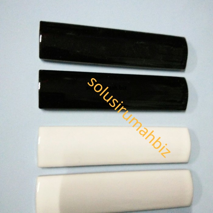 keramik 10 cm pilih hitam dan putih List 10cm siku kuku macan Bon bon