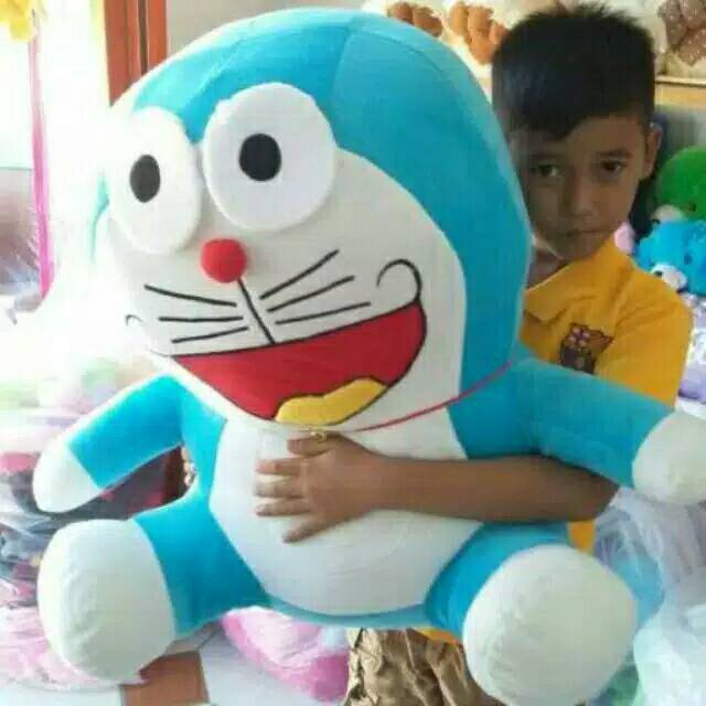 Boneka doraemon duduk jumbo.