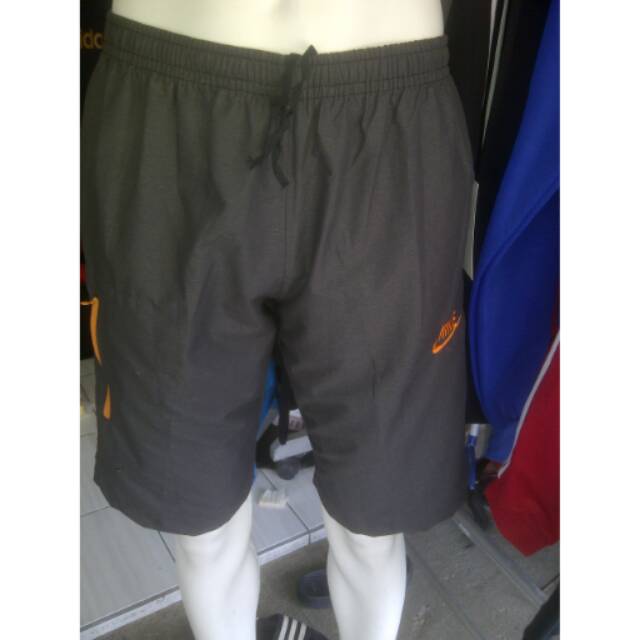 Celana pendek nike
