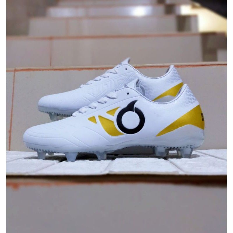 sepatu bola Ortus grede ori