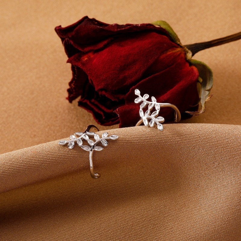 We Flower 1 Pc Anting Klip Tulang Rawan Tanpa Tindik Bentuk Daun Bahan s925 Silver Untuk Wanita