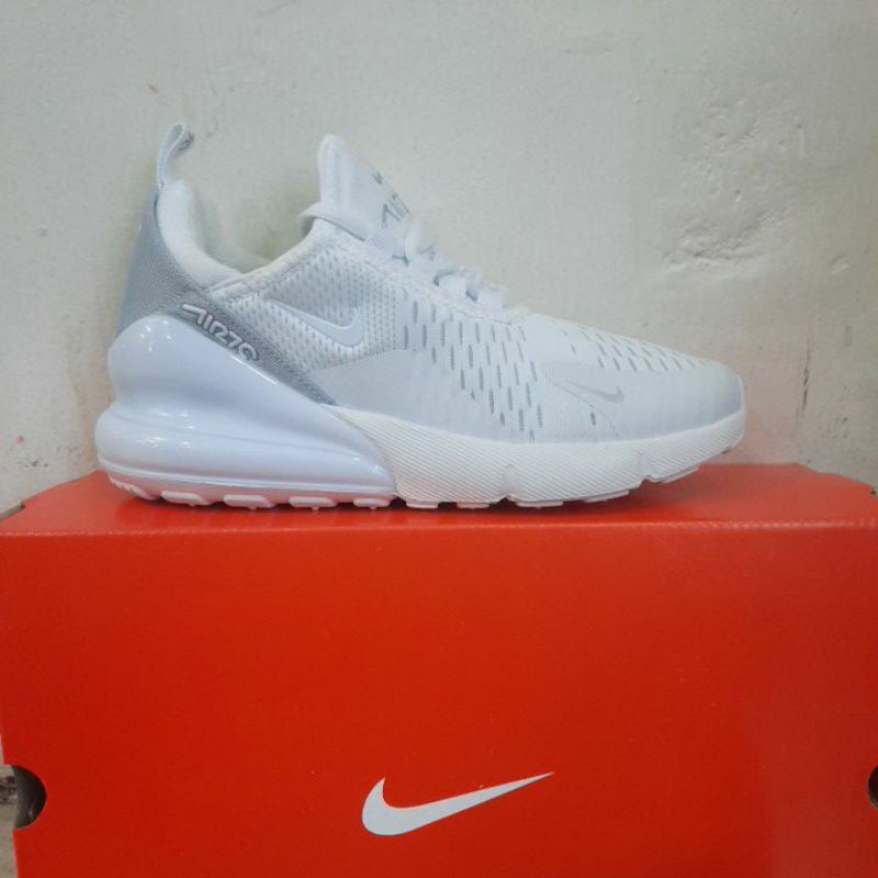 

Nike270