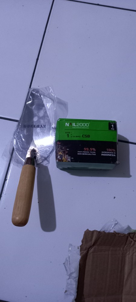 Sendok Semen Tanah Kebun Kecil Lancip Gagang Kayu