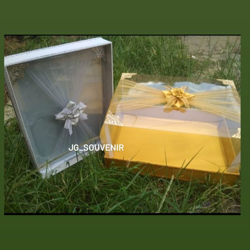 Kotak Hantaran Seserahan Mika Tinggi Tile Warna Silver Ukuran 40x30x20cm