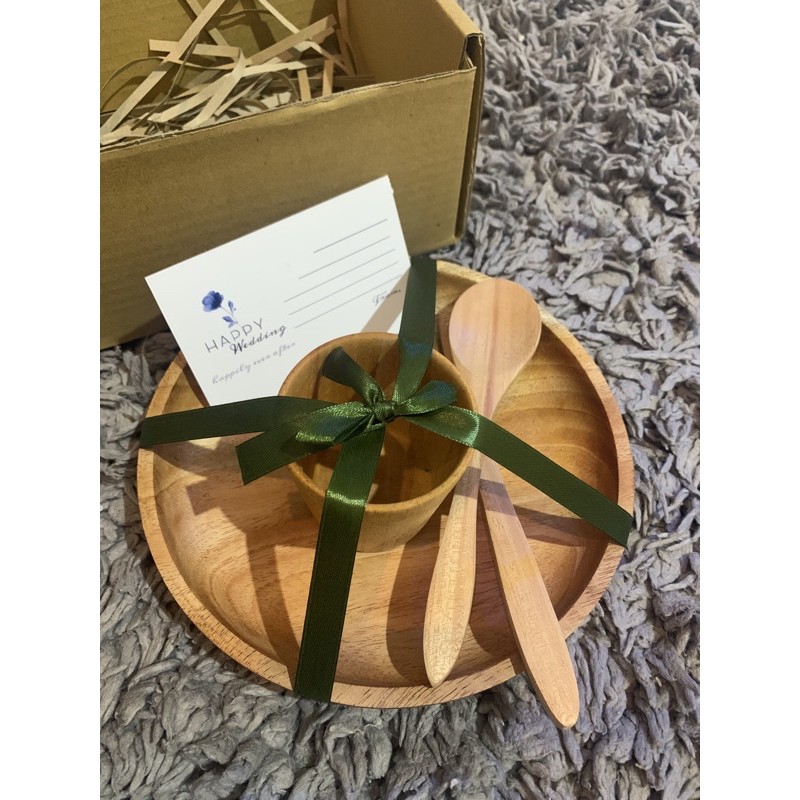 

KADO WEDDING KAYU