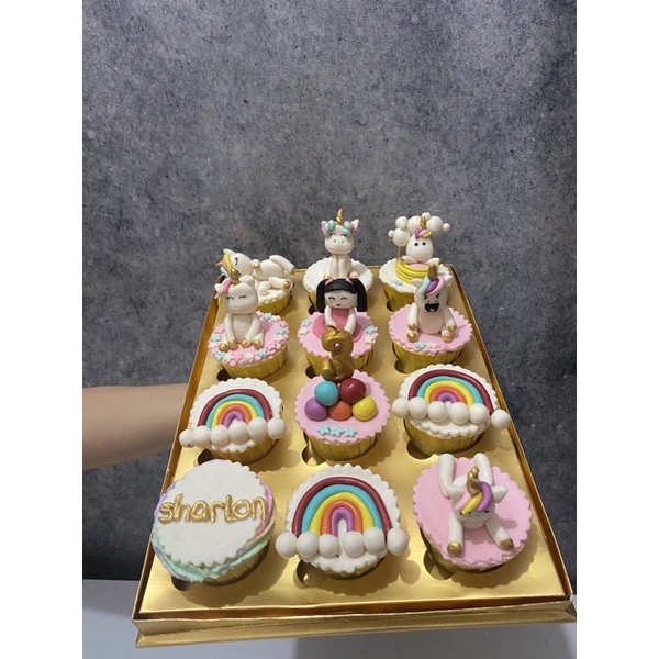 

cup cake isi 12