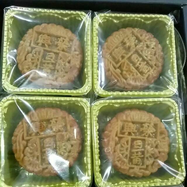 

Mung Bean + Single Egg Yolk Moon Cake