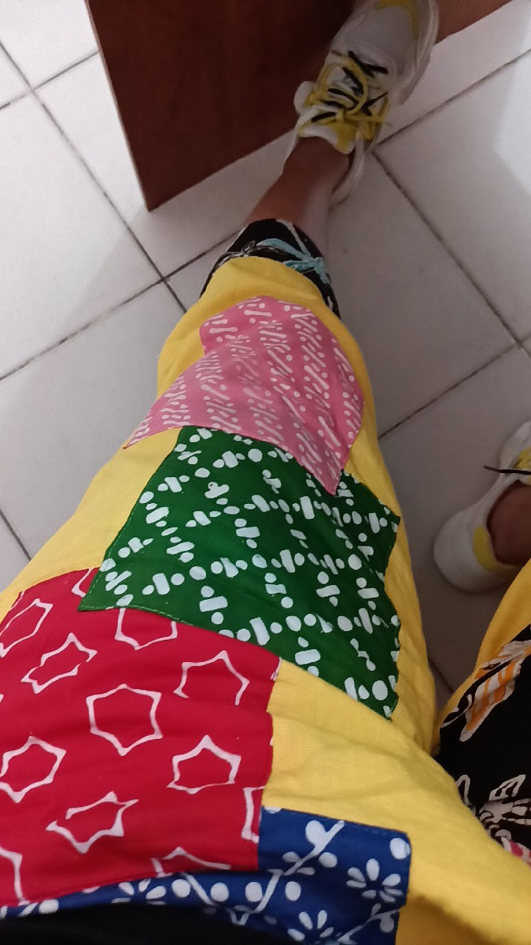 Karikatur Blouse Bu Tedjo Batik Solo