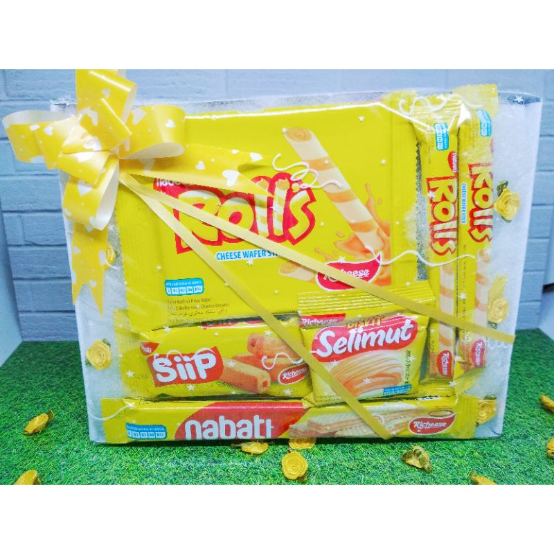 [READY] Snack Box Mini Gift Hamper Birthday Hadiah Kado Ultah Valentine Parcel Lebaran Natal Wisuda (A)