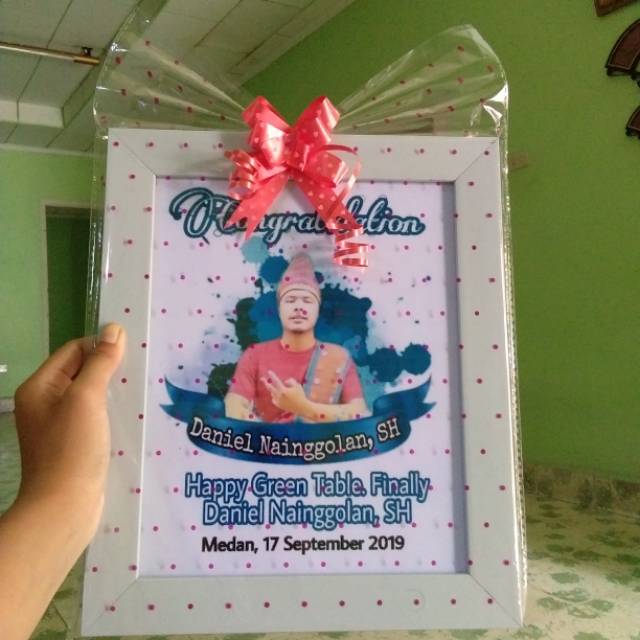 Sketsa bingkai wisuda