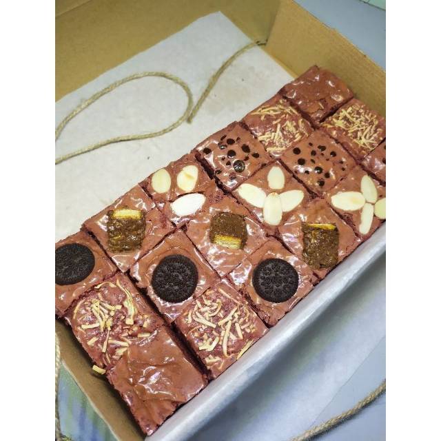 

RED VELVET BROWNIES PREMIUM