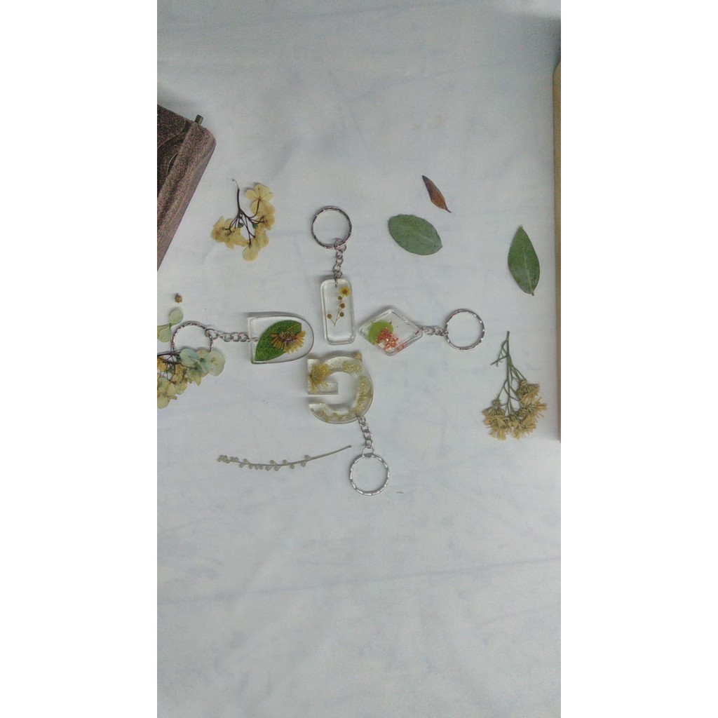Gantungan Kunci Bunga Resin