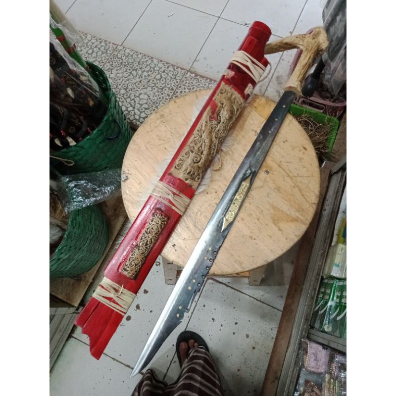 Mandau Jumbo Motif Semi Tanduk Golok Parang Senjata Dayak Pusaka Khas Suku Dayak Motif Burung Ukuran