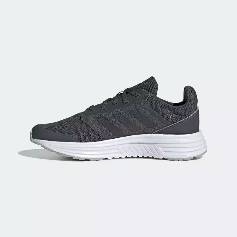 adidas RUNNING Sepatu Galaxy 5 Wanita Abu-abu FW6120
