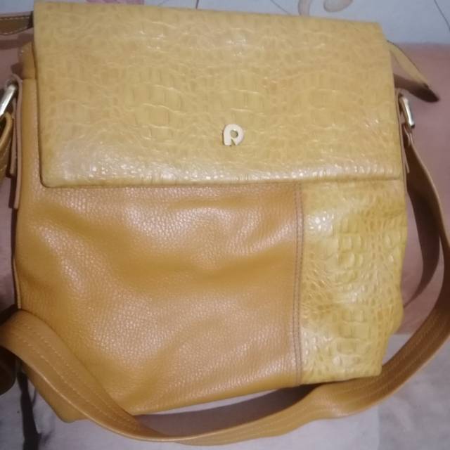 Tas Slempang Papillon Original, warna kuning kunyit kondisi bekas pakai tapi masih sangat bagus  80%