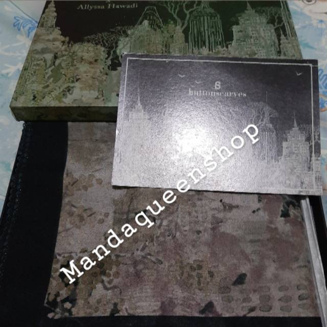 Buttonscarves new york black