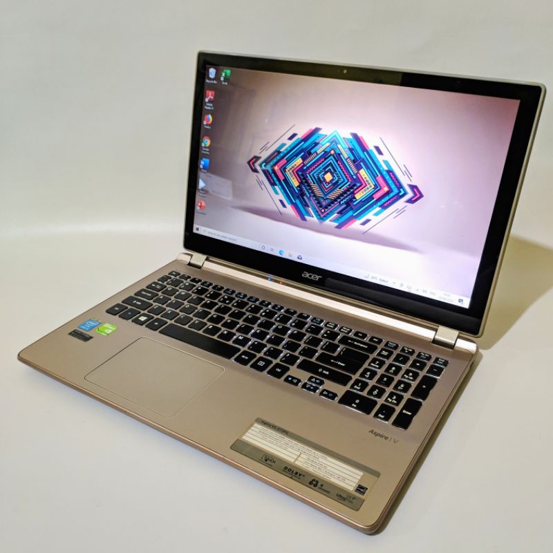 laptop editing touchscreen 15.6 inc acer aspire v5 573PG - core i5 - dual vga Nvidia GT750m vram4gb - ram 12gb - ssd 256gb