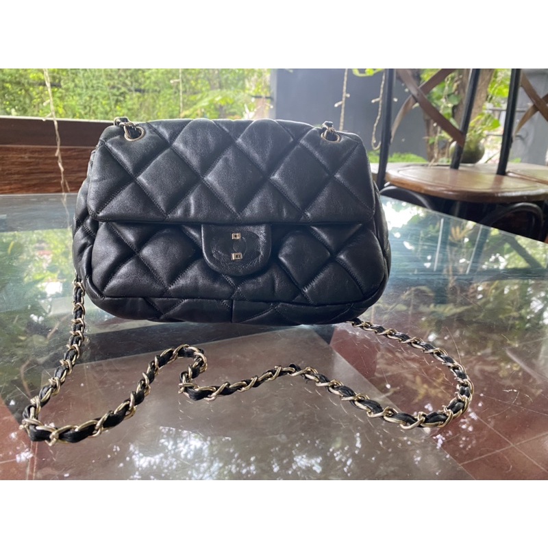 Tas sling kulit merk chanel