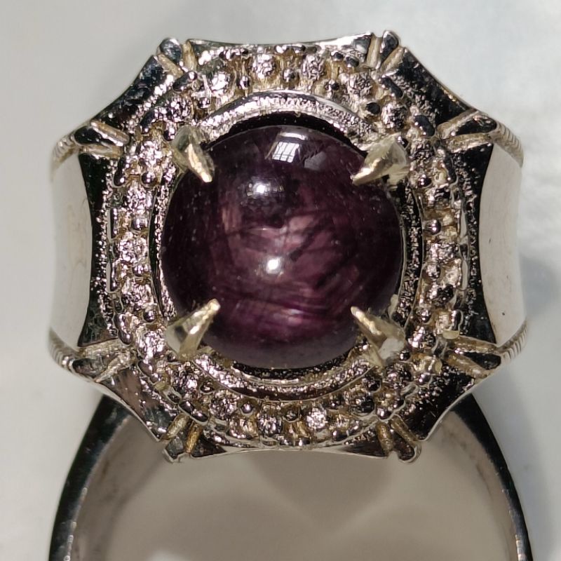 Batu mulia Ruby star Madagaskar