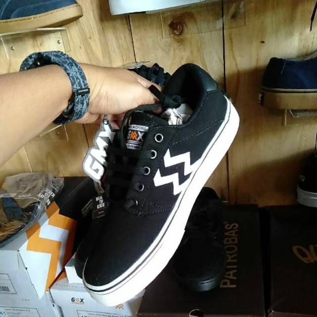 Gavin black white STZ Geoffmax